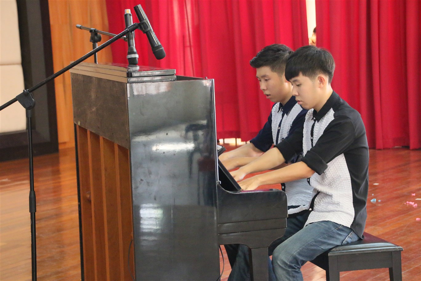 图二：双人钢琴演奏