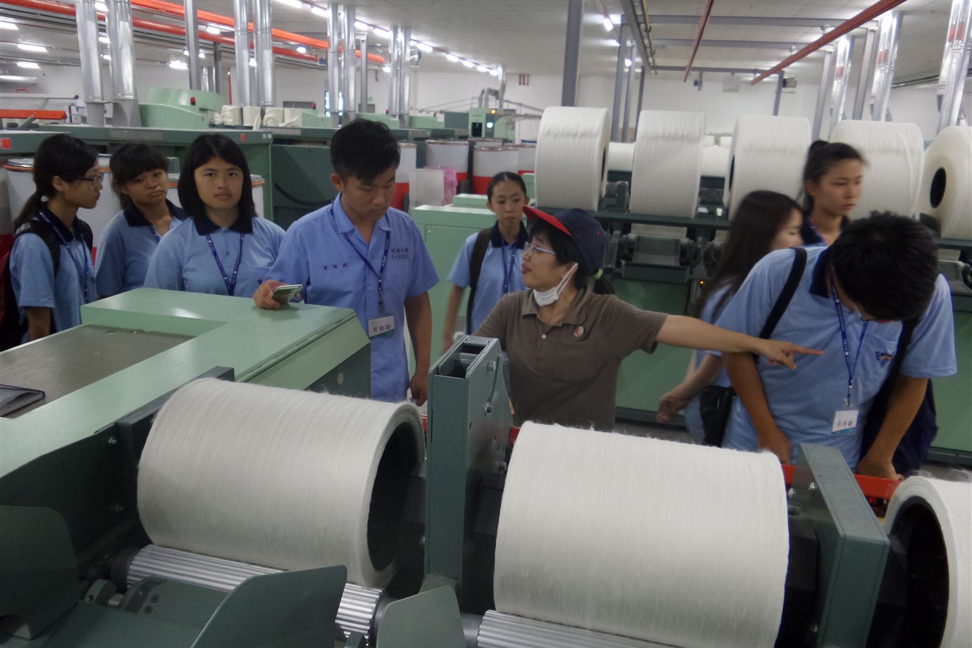图八：明道中学志工服务学习团团员参观立马纺织工业有限公司